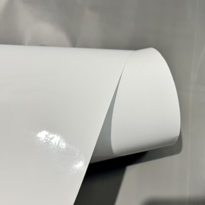 Белая глянцевая пленка с микроканалами для авто